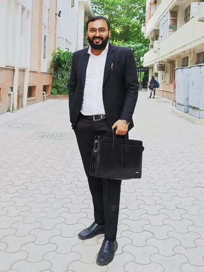 A moment of focus within the court premises. Navigating the justice system requires persistence and a deep understanding of the legal environment, which I bring to every case.