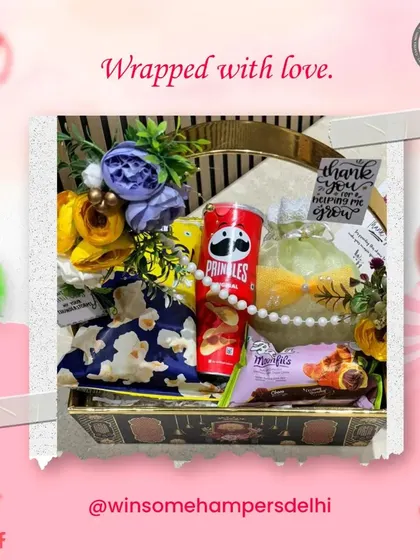A close-up of the 'Wrapped with love' hamper, highlighting the pearl details and the mix of colorful flowers.