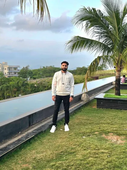 Posing by the infinity pool at a resort in Igatpuri before a gig. The beautiful locations are one of the best perks of being a traveling musician.