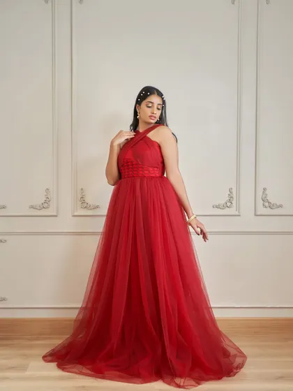 Meet 'Sereina', a stunning red gown with a criss-cross halter neck and a corset-style woven waist. It also comes with detachable sleeves for versatile styling.