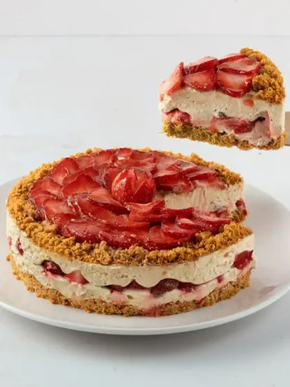 Introducing our exciting new 'Kunafa-Strawberry Biscoff Cheesecake'. It's my classic Strawberry Biscoff Cheesecake, but with an added layer of crunchy Biscoff Kunafa at the base.