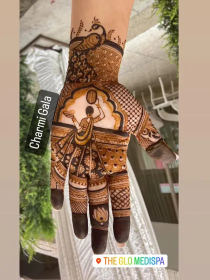 Another classic Karwa Chauth design.
