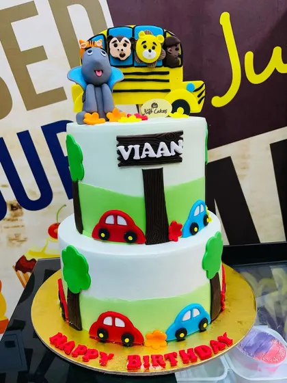 This 4kg two-tiered cake features a school bus full of animals and colorful cars, perfect for a young child's party.