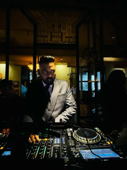Suited up for a high-end corporate event. I adapt my style and setlist for any occasion, bringing a sharp, professional vibe to black-tie parties and exclusive mixers.