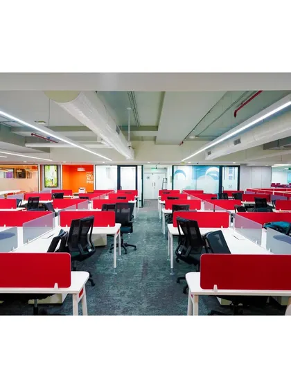 The workstation layout at Mindsprint uses bold red partitions to inject energy into the space. The clean lines and uniform desk setup ensure a functional and efficient environment for focused work, while maintaining a strong visual identity.