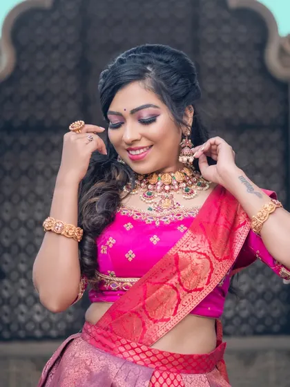 A close-up of the pink Kundan set, showing the intricate work and the beautiful colour combination.