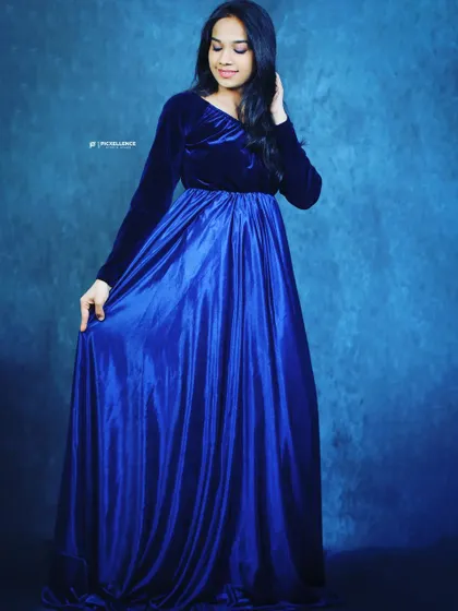 The beautiful Meenakshi looking elegant in the royal blue gown. The combination of velvet and satin gives it a luxurious and timeless appeal.