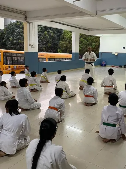 A wide view of the session with Lt. Col. Vivek Pahwa, showing students of all belt levels learning together.