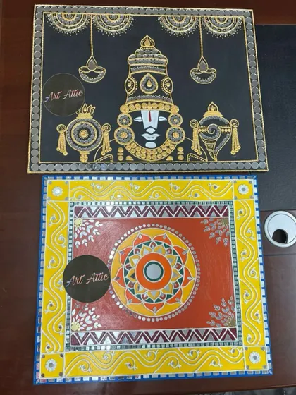 Two gorgeous examples of Lippan art created in my workshops. This art form is incredibly versatile, allowing for both traditional and contemporary designs.