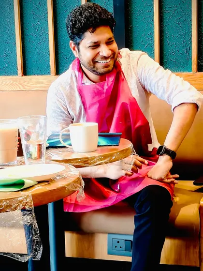 A participant all smiles during our Northern Lights workshop. The atmosphere is always relaxed, fun, and full of encouragement.