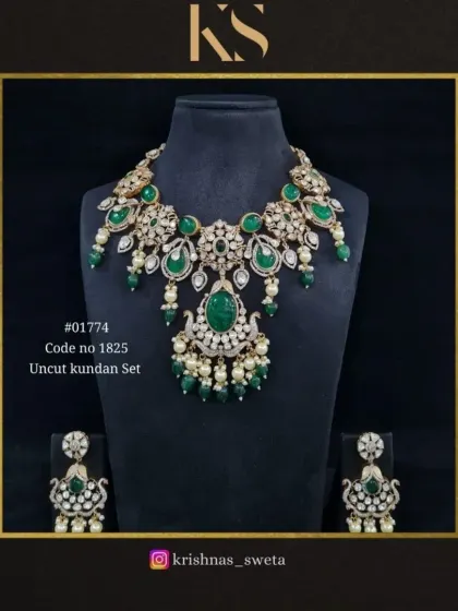 A classic emerald green version of our exclusive uncut Kundan set. This is a timeless choice for any bride.