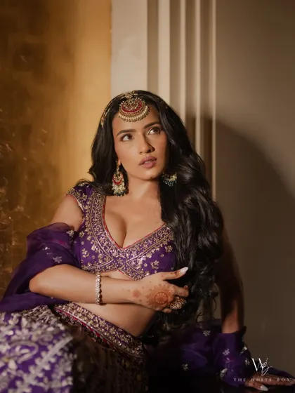Shubhangi’s Sangeet look was a royal affair in purple. We created a bold eye look with glowing skin to match the grandeur of her Gopi Vaid outfit.