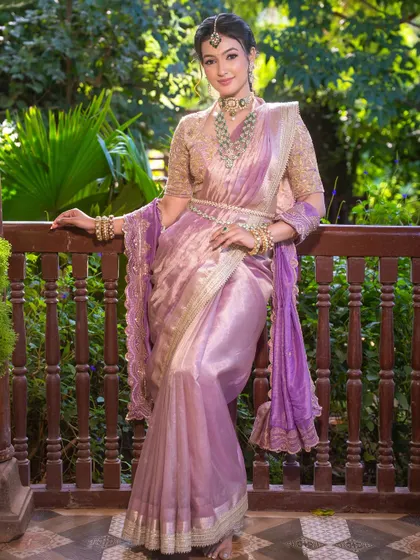 A complete view of this modern yet traditional look, perfect for the bride who wants to stand out.