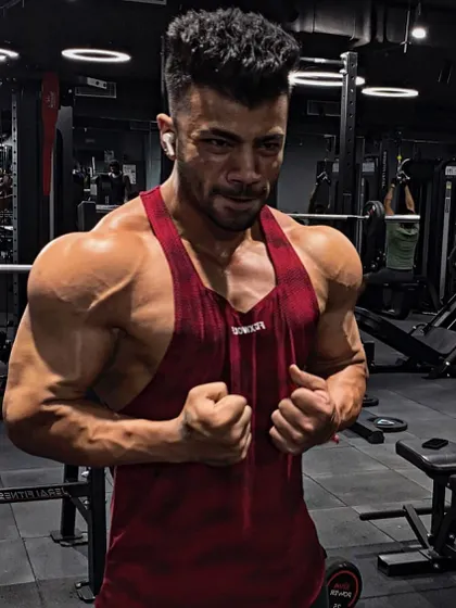 A flex shot in the gym. This is the result of my own protocol.
