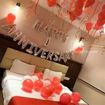 A duplicate image of the classic first-anniversary room decoration.