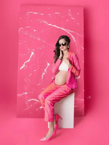 Adding sunglasses to this pink suit look gives it an extra dose of cool. I love helping clients express their unique style during their maternity session.
