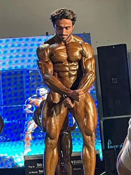 A most muscular pose from a competitor at the Aman Classic.