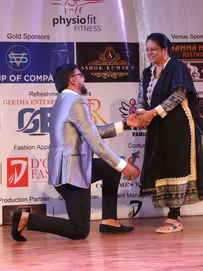 Sharing a light-hearted moment during the "It's Time to Shine" showcase.