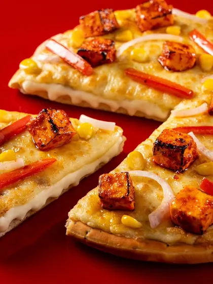 A paneer tikka and corn pizza for Ovenstory. The clean lighting and vibrant colors ensure the product looks its absolute best for online customers.
