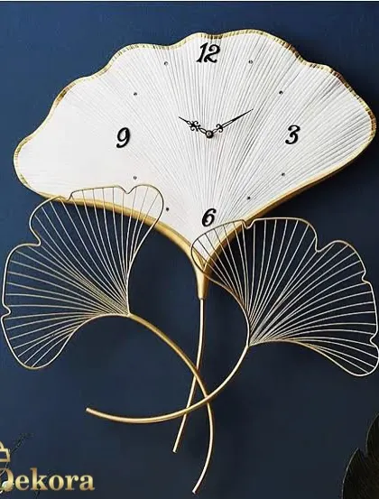 A beautiful wall clock featuring a white, fan-like ginkgo leaf design with a golden frame. Its elegant form is both artistic and easy to read.