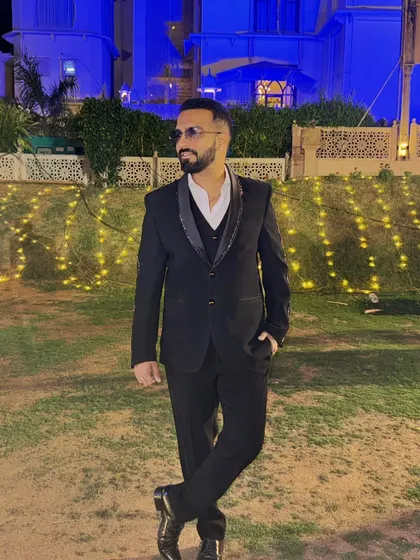 Black, bold, and unstoppable. A classic all-black suit for a sophisticated evening event.
