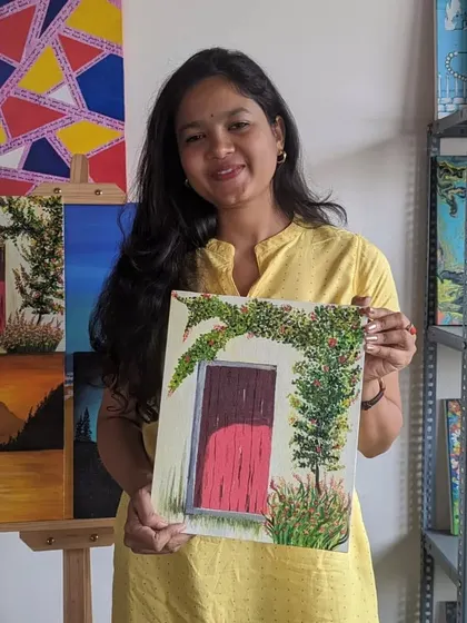 A participant with her lovely finished painting of a rustic door.