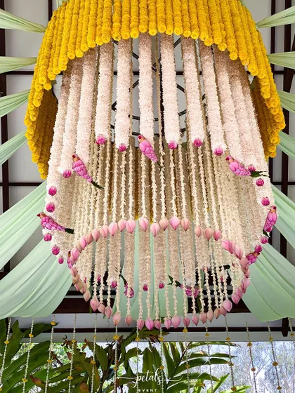 A duplicate image of the breathtaking floral chandelier.