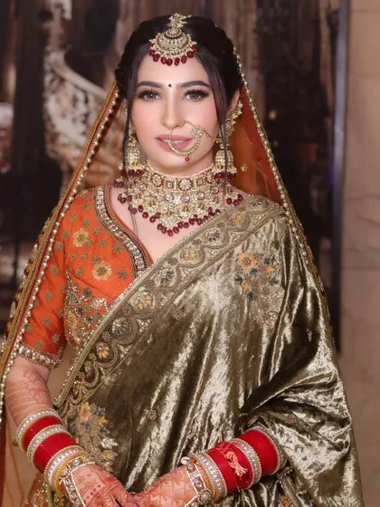 This bride opted for a unique olive green velvet lehenga. I designed the makeup to complement the rich tones of her outfit, with warm, earthy shades on the eyes and a radiant complexion.