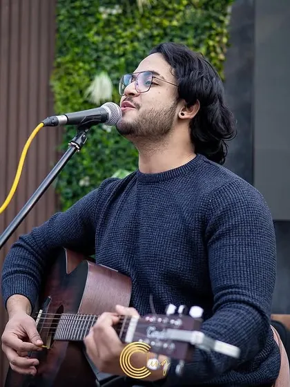 A clear shot of me performing outdoors for a daytime event. My setup is completely portable, making it easy to perform in any location.