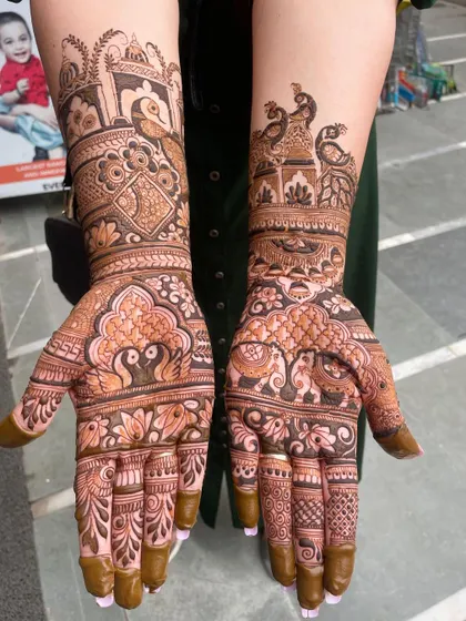 This full bridal set is rich with peacock motifs, a classic element in Indian weddings. I'll teach you various ways to draw this majestic bird.