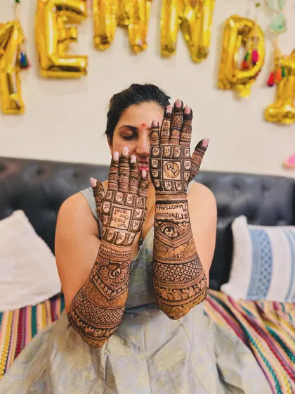 The full view of the bride's intricate story mehendi.