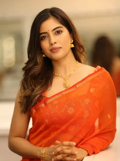 A beautiful portrait of actress Amritha Aiyer. I created a soft, natural makeup look to complement her vibrant orange saree.