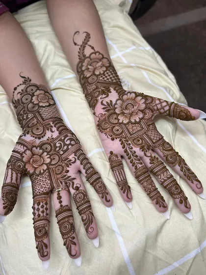 A beautiful example of a full-hand floral design. The patterns are dense and intricate, perfect for a bride or for celebrating a major festival.