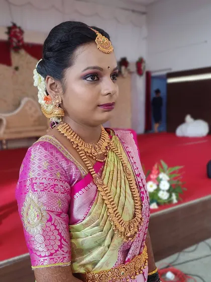 A simple yet elegant bridal look. The makeup is clean and defined, with a focus on enhancing her natural features, proving that you don't need heavy layers to look stunning on your wedding day.