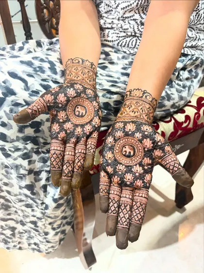 A lovely design for the palms featuring a central elephant mandala surrounded by lotus flowers. The use of negative space makes the design pop.