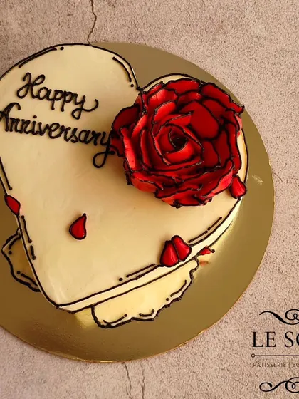 This comic-style heart cake is one of my most popular designs for anniversaries. I hand-carved this 1 kg Chocolate Caramel cake and decorated it with a bold, hand-piped buttercream rose.
