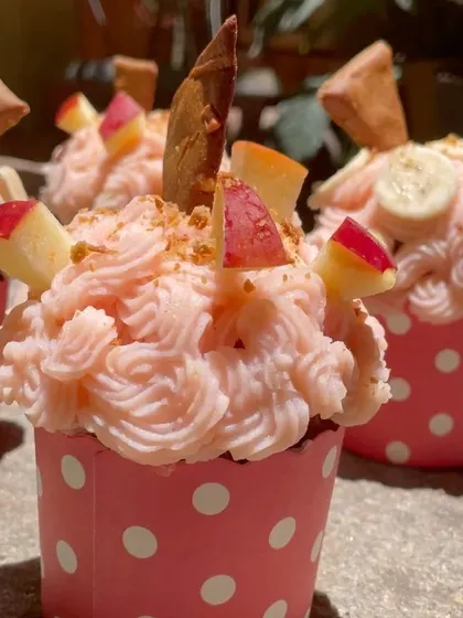 The sunlight catching these Apple Banana pupcakes. The pink polka dot wrappers make them extra fun for a party.