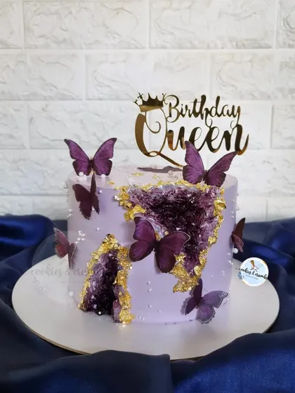 This purple geode cake is one of my bestsellers and personal favorites. The combination of the rich purple, sparkling crystals, gold leaf, and butterflies is just magical.