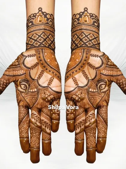 The same modern paisley design on a white background, showing its versatility.