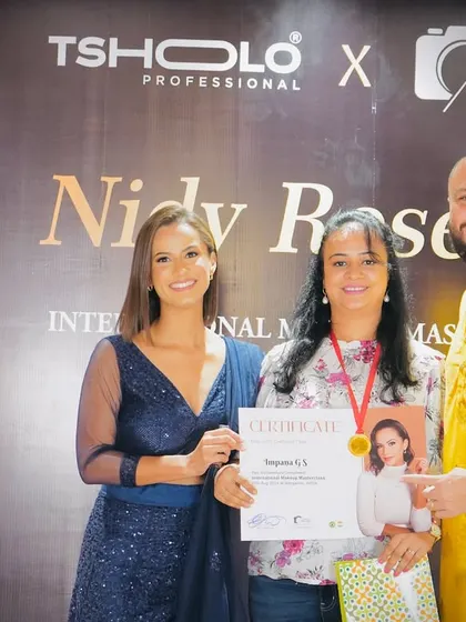 Another proud moment, receiving my certificate from the amazing Nidy Roseira. These masterclasses are where I learn the advanced techniques that I then simplify and teach in my own self-makeup courses.