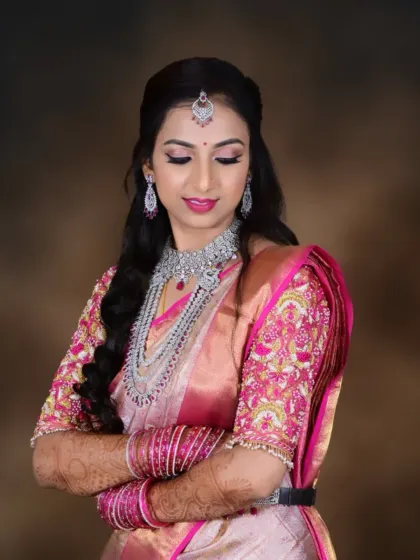 This bride's reception look featured a magnificent diamond necklace set. I kept the makeup elegant and refined with soft pink tones to let the jewellery shine.