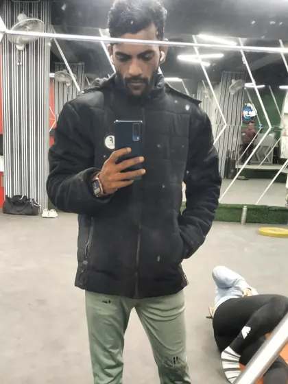 A selfie at The Fit Zone gym. Dressed and ready to put in the work.