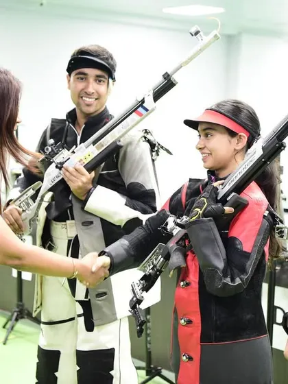 Suma Shirur congratulating the junior winners, including our own Ojasvi Thakur.