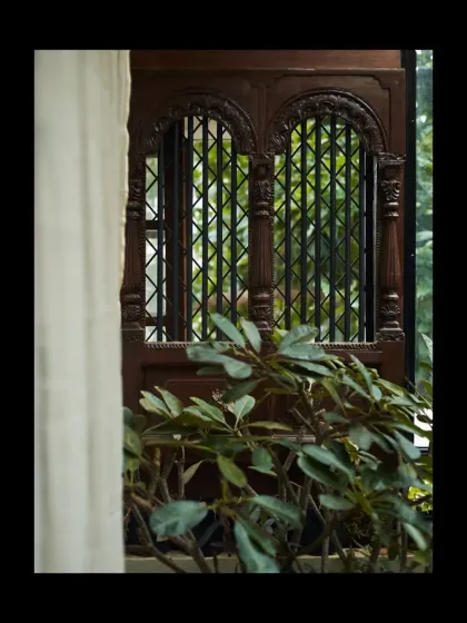 Detail of a reclaimed traditional wooden window frame, which we incorporated into the design. This element adds a layer of history and craftsmanship to the modern space.