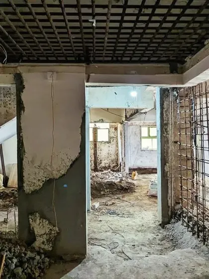 A building comes to life through the collective effort of many skilled hands. These images from our construction sites show our teams at work, from plastering and painting to installing complex ceiling structures. We believe that passion for the craft translates directly into the quality of the final space.