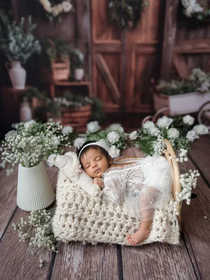 A slightly different angle of this beautiful rustic setup, showing the baby's tiny foot peeking out. I take a variety of shots to give you a full gallery of options.