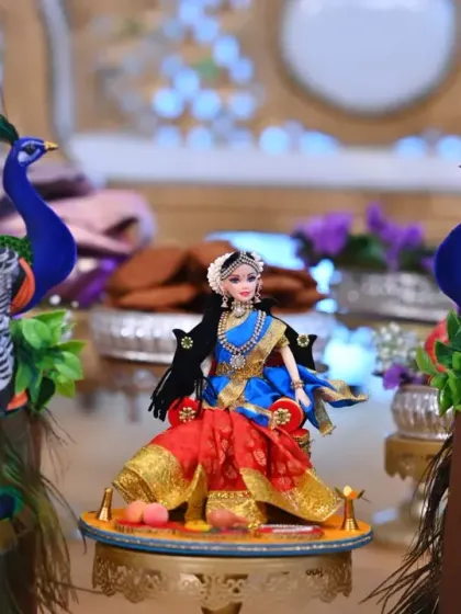 An artistic seer plate decoration featuring a central doll flanked by two peacock figures. This kind of creative arrangement makes the display stand out.