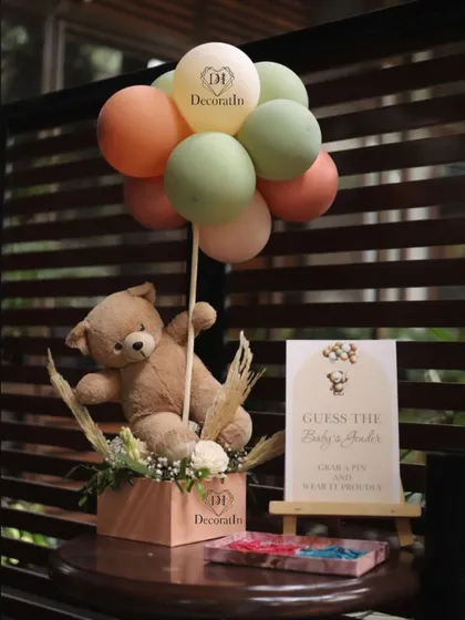 The complete gender guess setup with the teddy bear centerpiece.