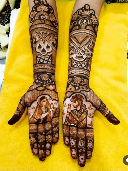 Capturing the moment of 'I do'. This design features a beautiful varmala ceremony portrait, with the bride and groom exchanging garlands, a cherished memory immortalized in henna.