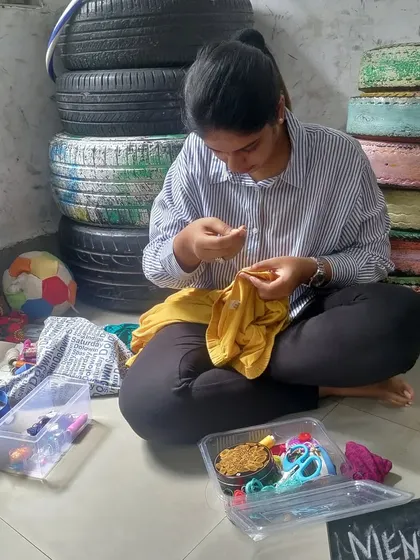 A volunteer concentrates on her mending project at our Mumbai workshop. These sessions are a peaceful and productive way to learn a valuable skill.